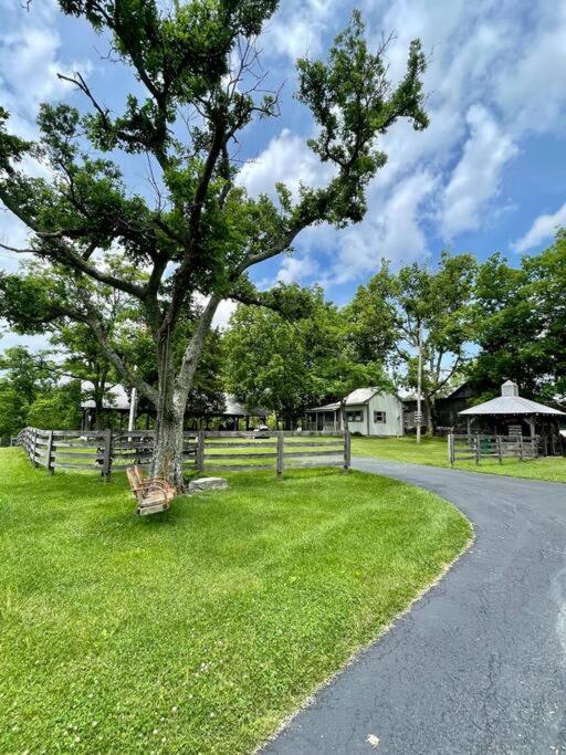 Bourbon Trail Cabin On The Farm Lawrenceburg المظهر الخارجي الصورة